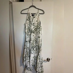 Medium Green and White MIDI Haltar Top Dress